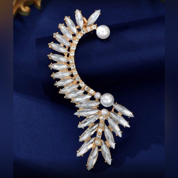 ✨NEW Elegant Silver and Pearl Ear Cuff - Picture 3 of 5